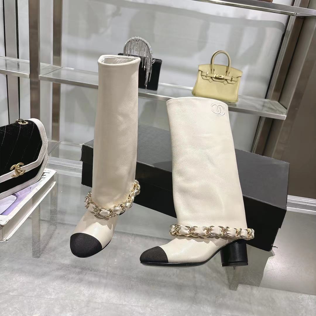Chanel 25B Runway Chain Knee-High Boots – Autumn/Winter Collection