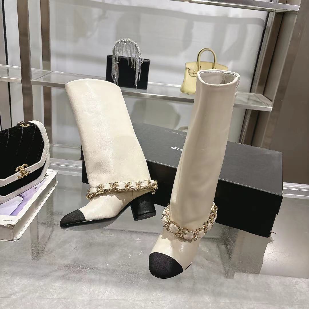 Chanel 25B Runway Chain Knee-High Boots – Autumn/Winter Collection