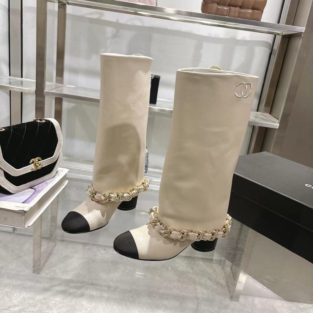 Chanel 25B Runway Chain Knee-High Boots – Autumn/Winter Collection