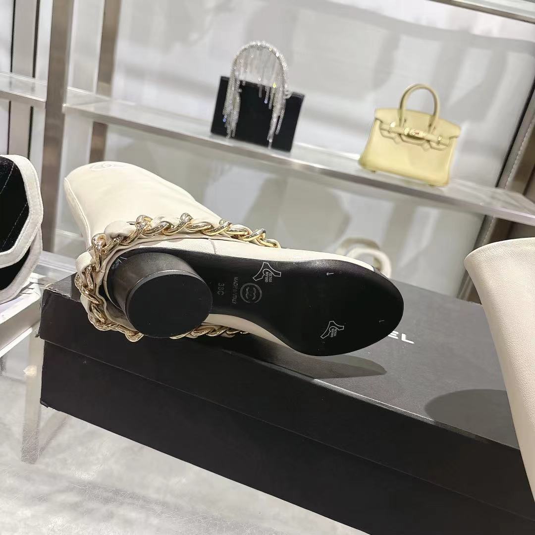 Chanel 25B Runway Chain Knee-High Boots – Autumn/Winter Collection