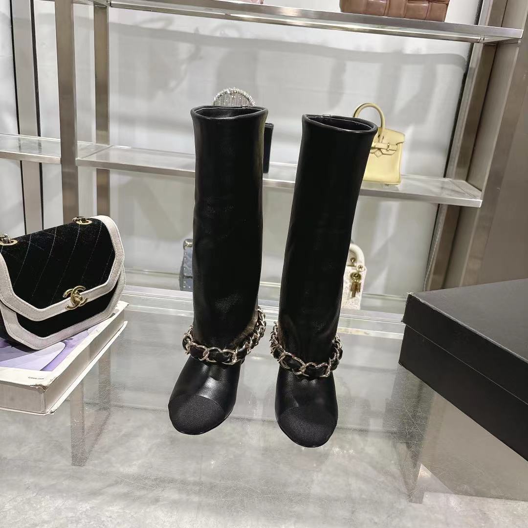 Chanel 25B Runway Chain Knee-High Boots – Autumn/Winter Collection