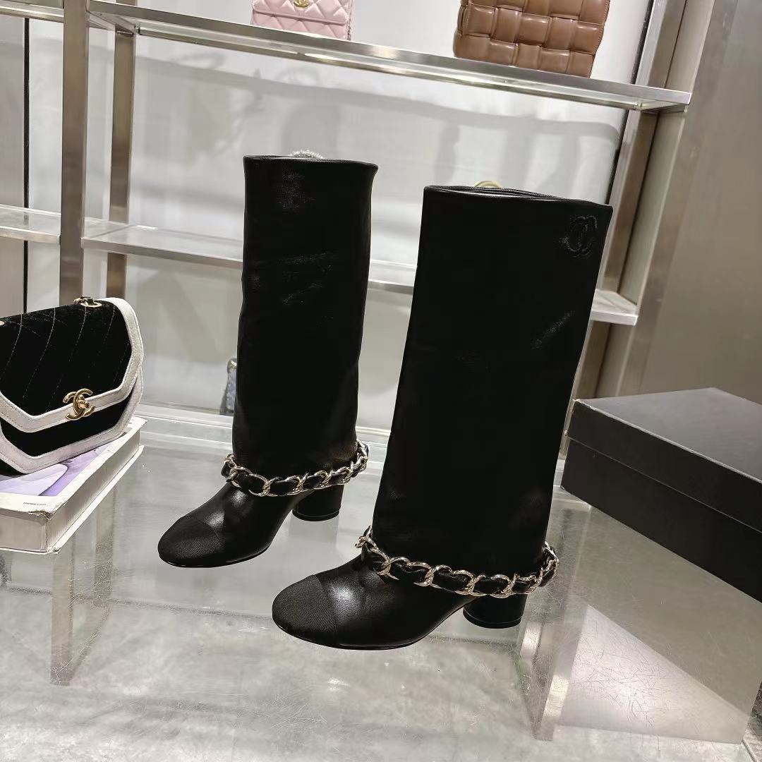 Chanel 25B Runway Chain Knee-High Boots – Autumn/Winter Collection