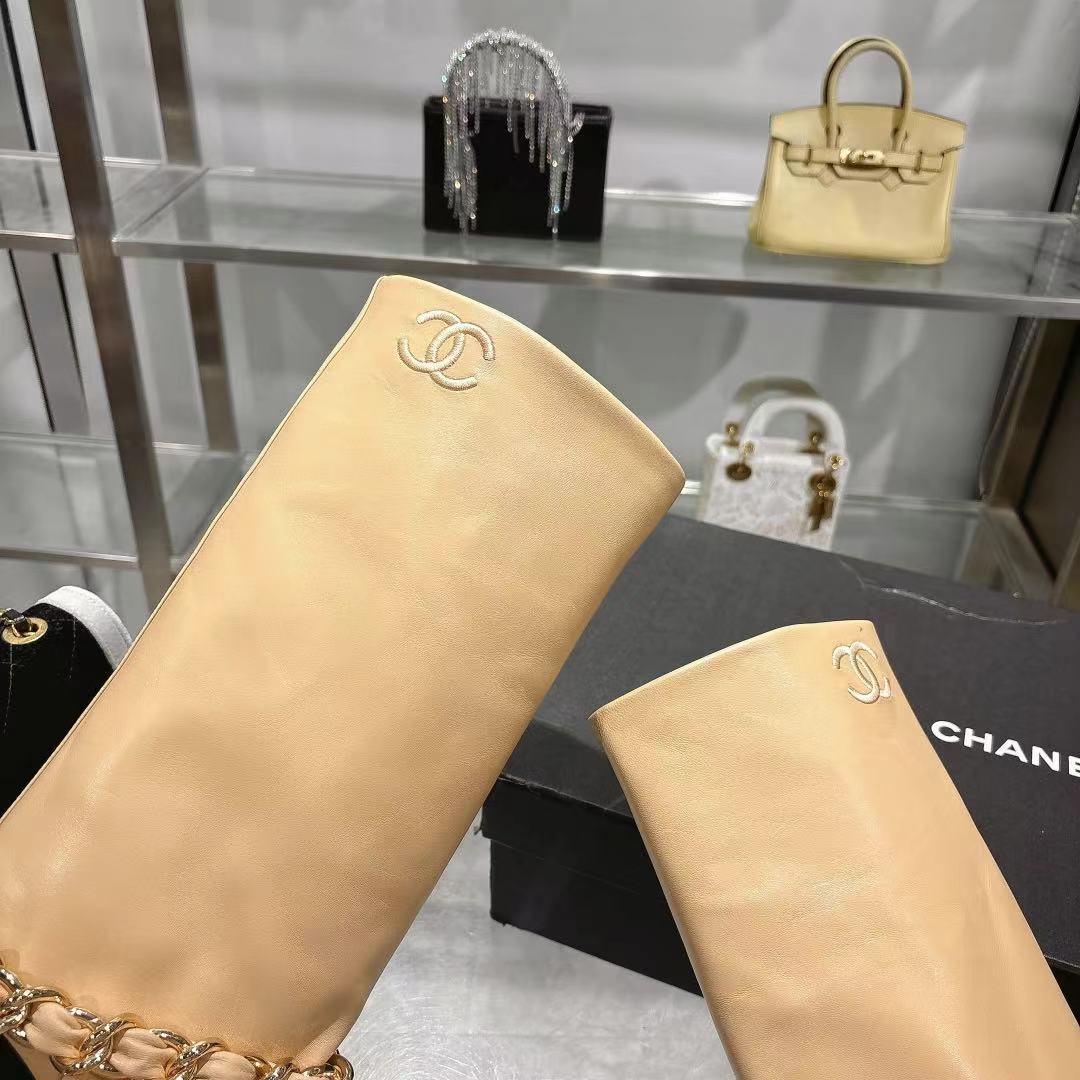 Chanel 25B Runway Chain Knee-High Boots – Autumn/Winter Collection