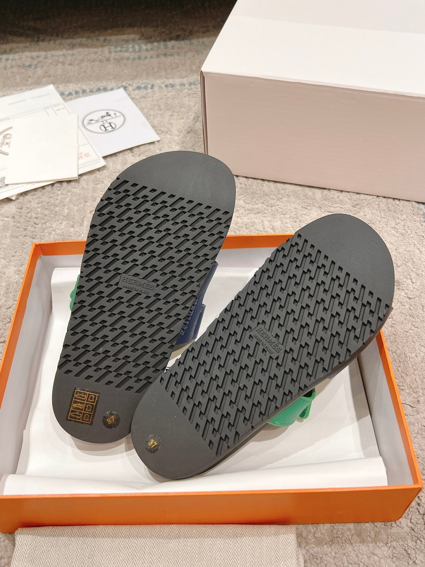 Hermès Chypre Suede Unisex Slides