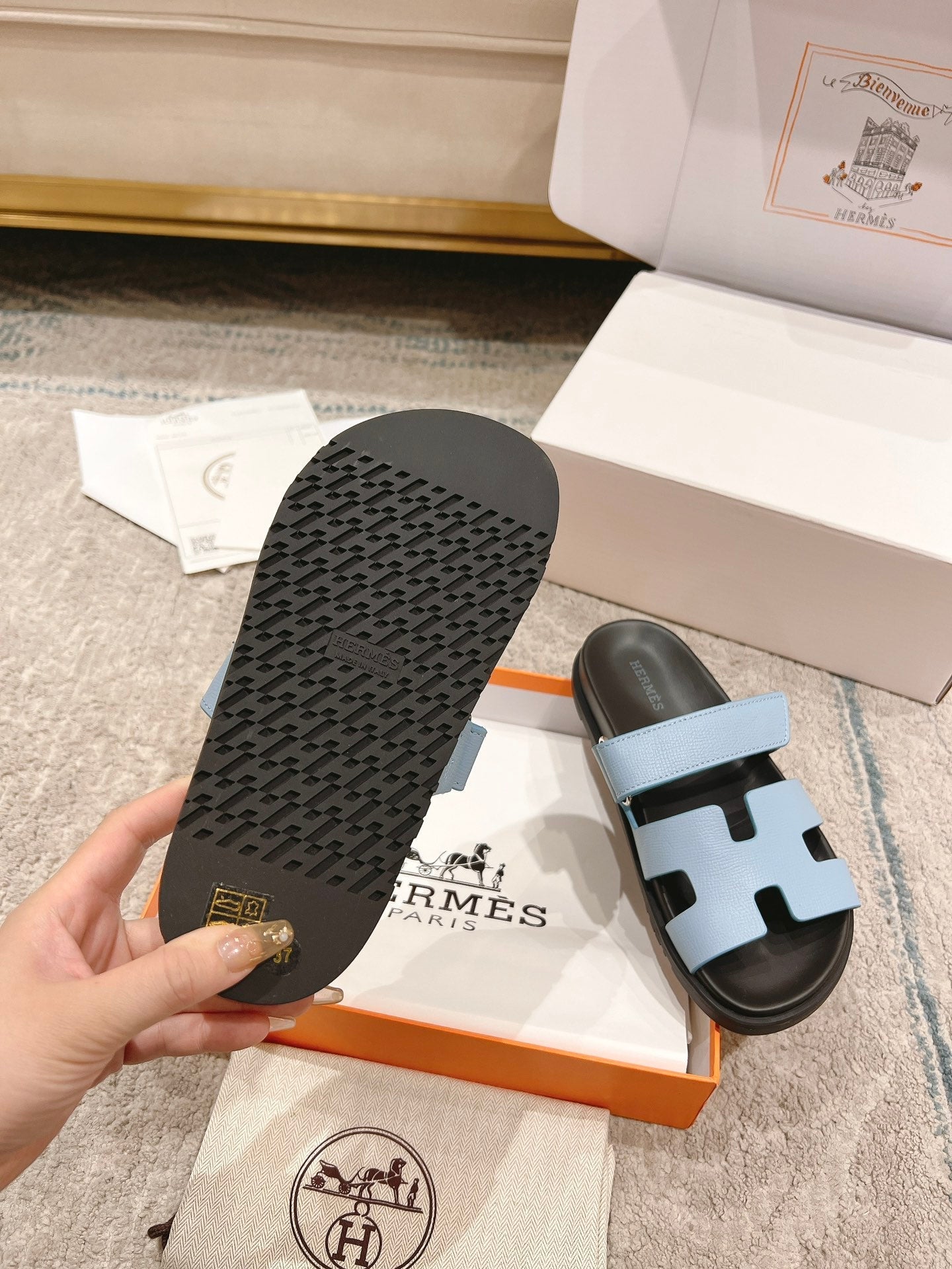 Hermès Chypre Suede Unisex Slides