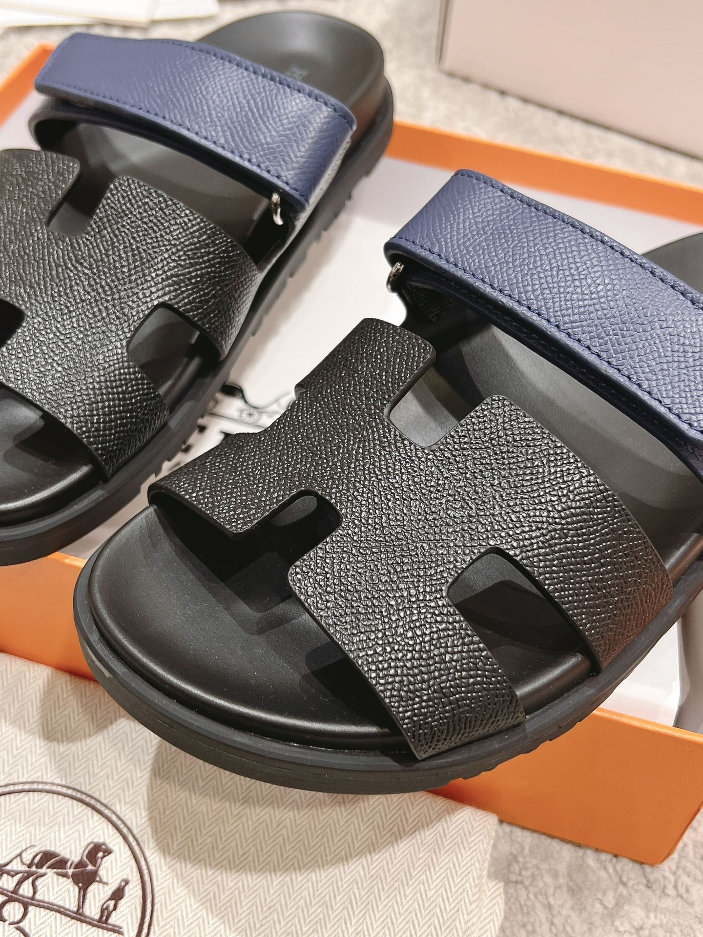 Hermès Chypre Suede Unisex Slides