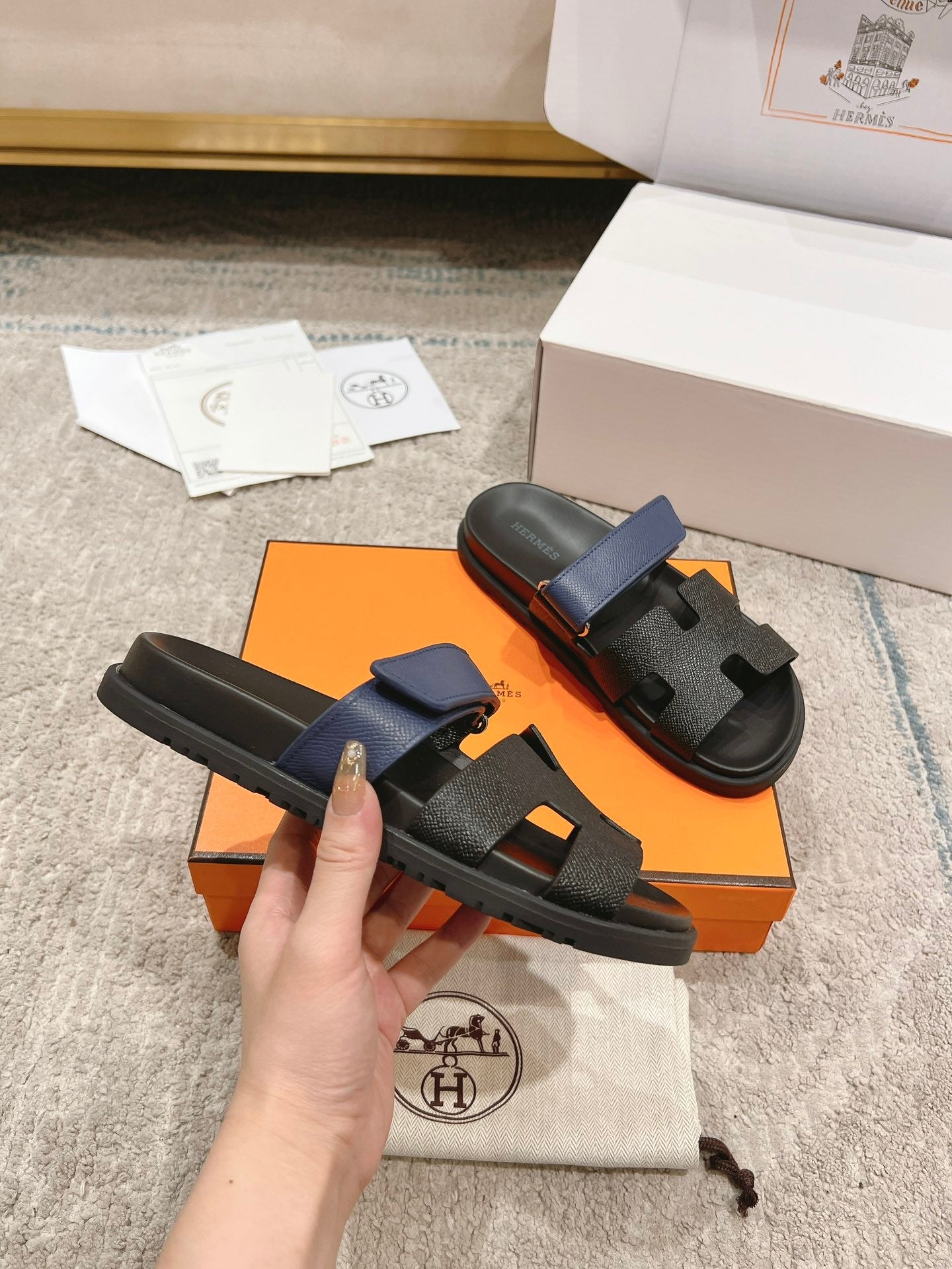 Hermès Chypre Suede Unisex Slides