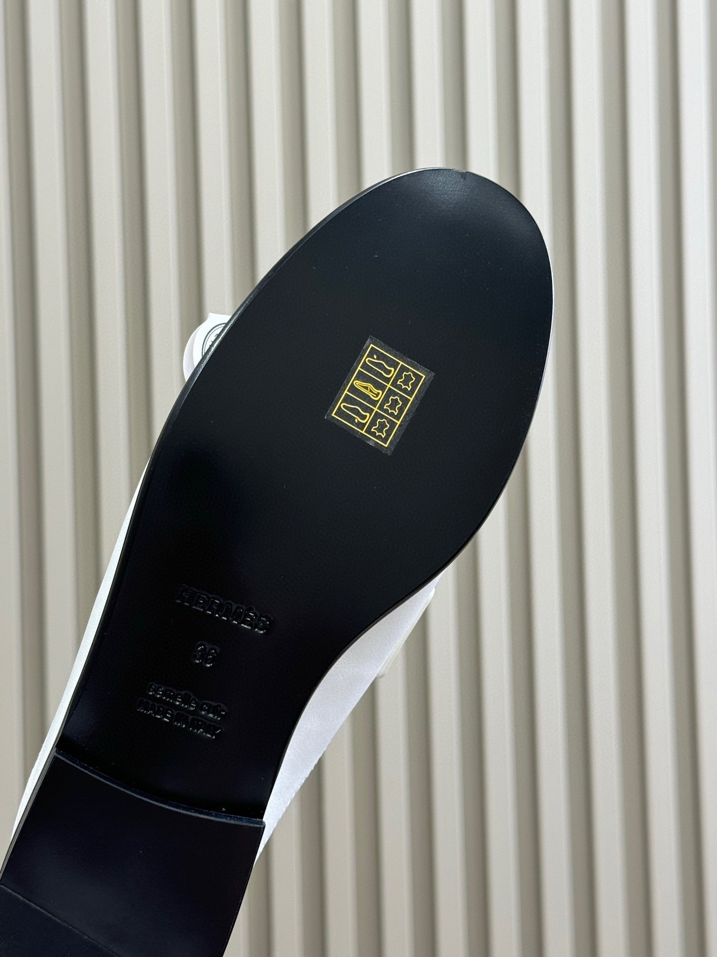 Hermes Kelly Wide Buckle Mules – 2025 Collection