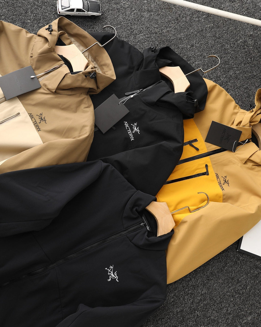 Arc'teryx 3-in-1 Detachable Windbreaker Jacket – 24FW