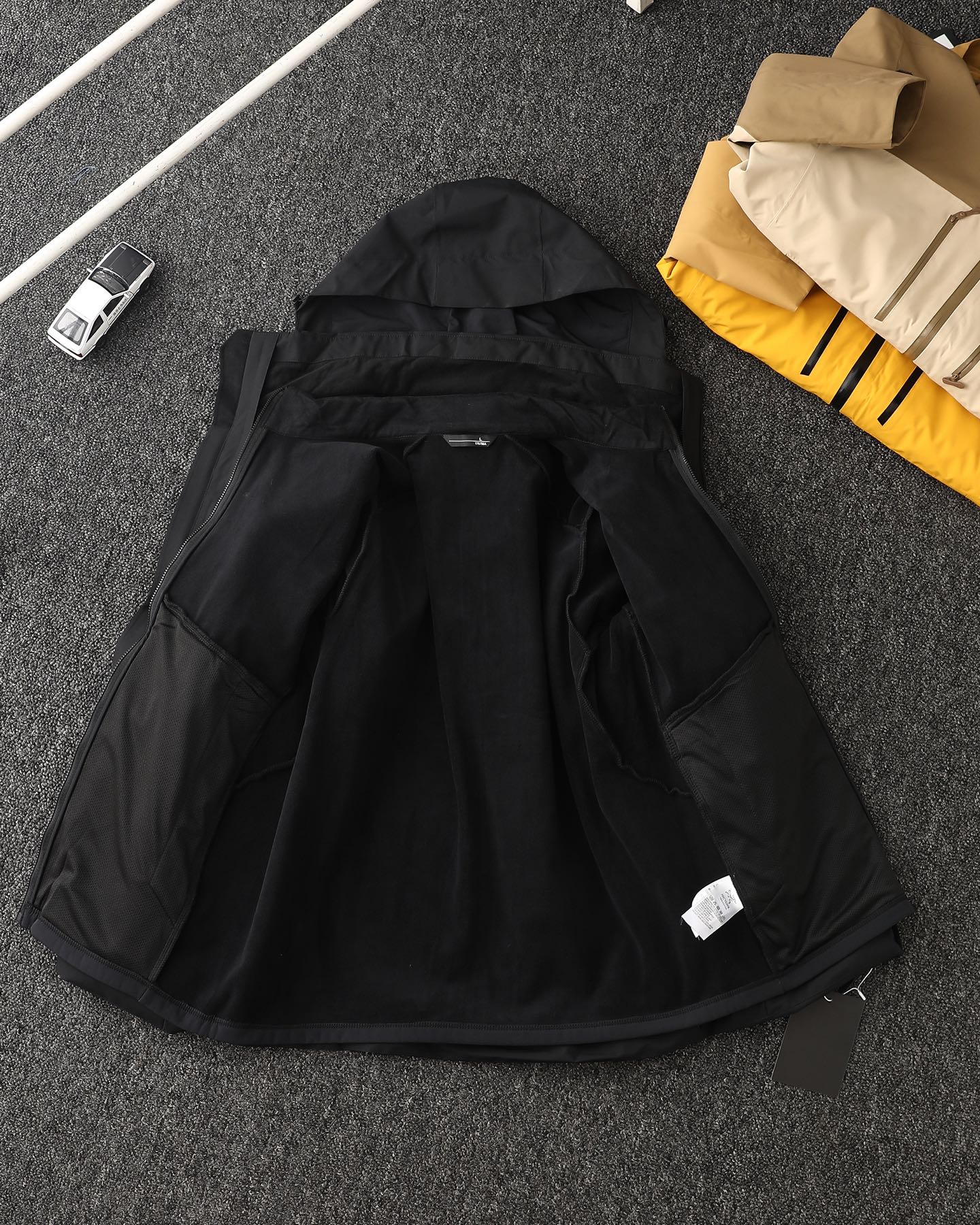 Arc'teryx 3-in-1 Detachable Windbreaker Jacket – 24FW