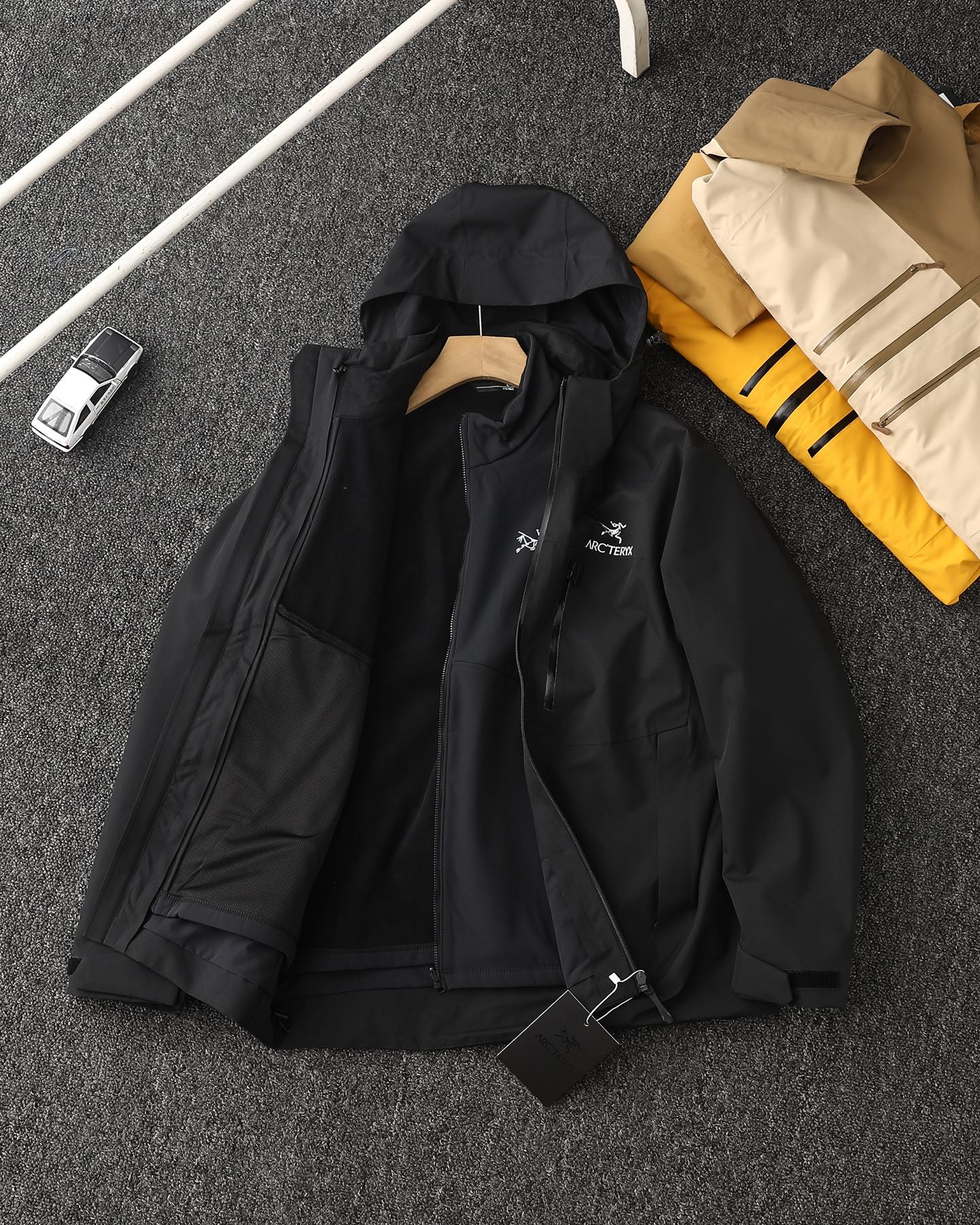 Arc'teryx 3-in-1 Detachable Windbreaker Jacket – 24FW