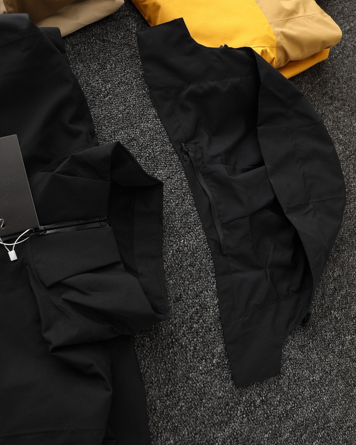 Arc'teryx 3-in-1 Detachable Windbreaker Jacket – 24FW